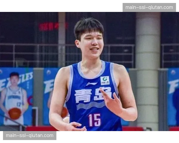 杨瀚森对位沈梓捷，第三节青岛国信水产内线防守体系的成功与崩塌