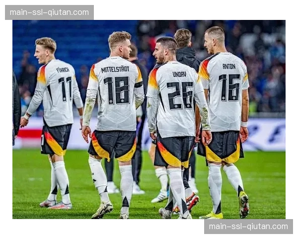 专访斯图加特后卫安东:谈论如何与队友协防,应对对方针对肋部的穿插跑动 专访斯图加特后卫安东:谈论如何与队友协防,应对对方针对肋部的穿插跑动